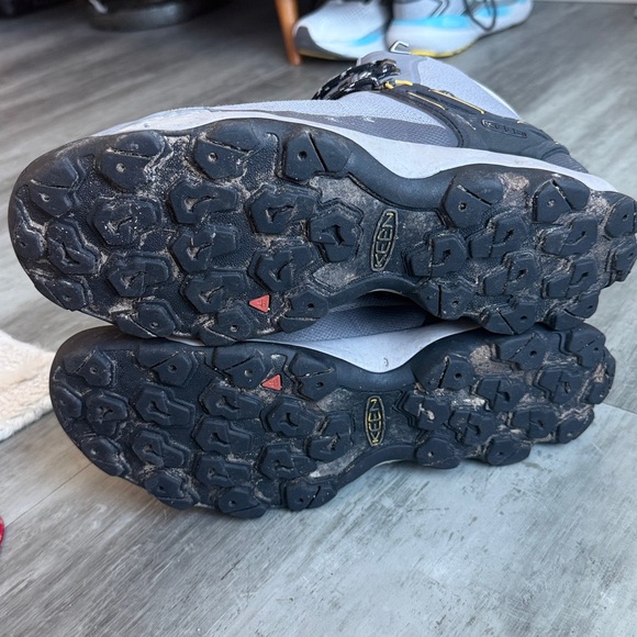 Keen Gray and Yellow Athletic Hiking Shoes main image 6